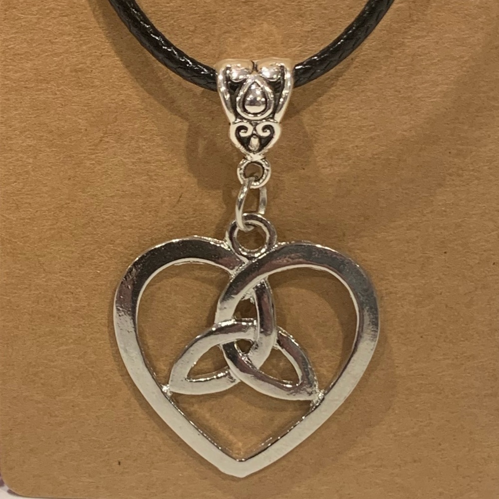 💜20%Off Bundles♥️NWT Celtic Knot Heart necklace 💜Hand Crafted  ♥️VD…